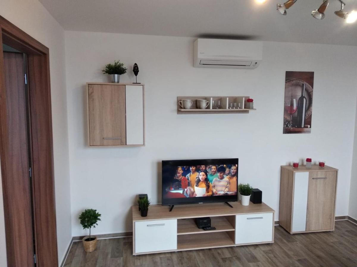 Appartement Le Miracle Rezidence Speicher Mikulov Bagian luar foto