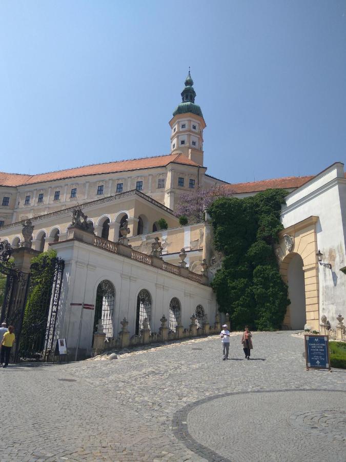 Appartement Le Miracle Rezidence Speicher Mikulov Bagian luar foto